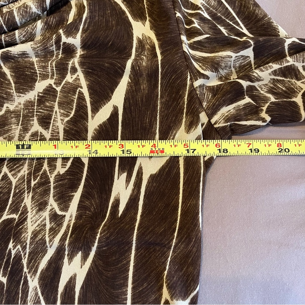 Peak &‎ Peak Giraffe Print Blouse – Size Medium - Picture 9 of 10